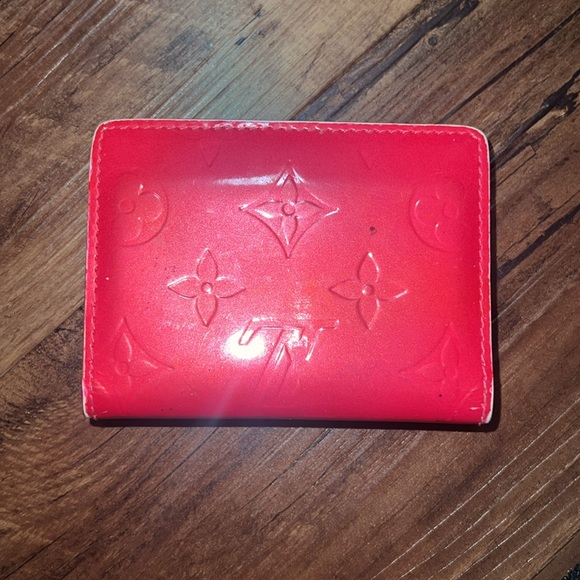 Louis Vuitton Ludlow Wallet in Pink Vernis - Picture 2 of 11